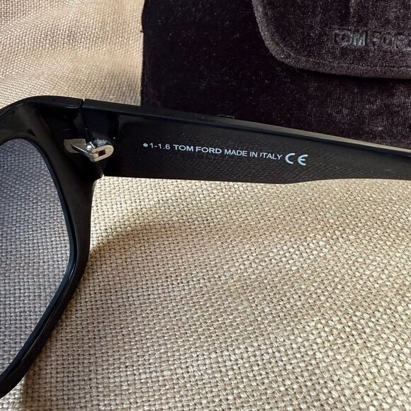 Tom Ford Tortoise Shell Sunglasses - Picture 8 of 10